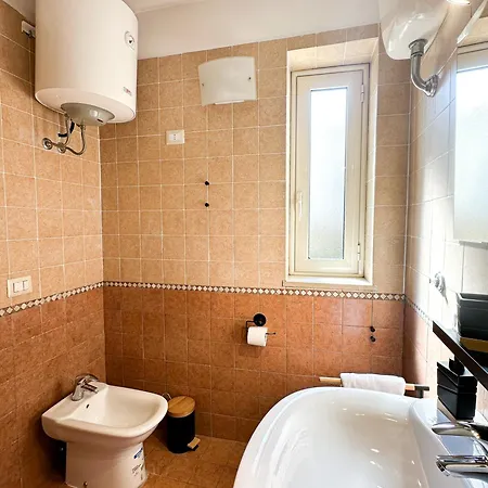 All'ombra Della Reggia Apartment